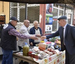 Başkan Kale Salı Pazarını Gezdi